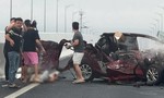 Video ôtô biến dạng, bẹp dúm sau tai nạn trên cao tốc, 2 người thoát chết