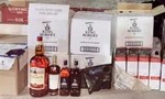 CSGT kiểm tra ô tô, phát hiện rượu ngoại và thuốc bảo vệ thực vật nghi nhập lậu