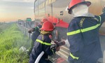 Kịp thời khống chế đám cháy trên chiếc xe khách chở 33 người