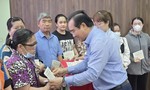 TPHCM tặng quà 1 triệu đồng cho hộ khó khăn nhân dịp kỷ niệm 50 năm Thành phố mang tên Bác