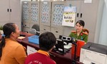 Công an xã Tân Nhựt làm việc cả cuối tuần, ban đêm để cấp căn cước và định danh cho trẻ 6-14 tuổi