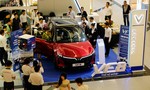 Khách Việt nói gì khi lần đầu “mục sở thị” VinFast VF 8 mới tại TP.HCM?