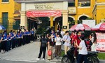 Sáng nay, hơn 1,2 triệu thí sinh trên toàn quốc chính thức bước vào kỳ thi tốt nghiệp THPT