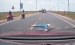 Công an xác minh clip một phụ nữ lao ra giữa đường chặn đầu ôtô rồi nằm ngang trên đường