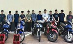 Khởi tố 12 đối tượng mang hung khí chở nhau gây rối trên đường phố