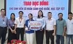 Trao học bổng cho học sinh - sinh viên có hoàn cảnh khó khăn ở Đắk Lắk