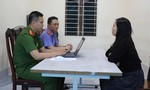 Khởi tố 3 đối tượng tạt 2 xô chất bẩn vào cửa hàng quần áo để dằn mặt