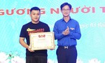 Khen thưởng thanh niên dũng cảm khống chế đối tượng cầm dao tấn công phụ nữ