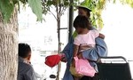 TPHCM: Yêu cầu xử lý kịp thời tình trạng lang thang xin ăn, đeo bám chèo kéo khách du lịch