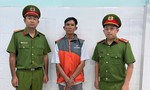 Công an xã Đông Thạnh bắt nóng đối tượng chuyên đi cướp giật vé số