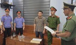 Bắt giam hiệu trưởng ép nhiều giáo viên đưa tiền để được nhận vào dạy học