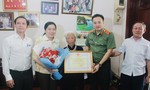 Đoàn đại biểu TPHCM đi thăm, chúc thọ người cao tuổi tiêu biểu