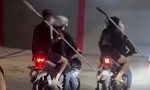 Tạm giữ 13 thanh thiếu niên chạy xe nẹt pô, mang hung khí đi gây rối, đuổi đánh người