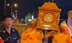 Công an vào cuộc xác minh clip nhóm người khiêng quan tài có người sống diễu phố