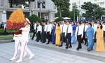 Đoàn đại biểu TPHCM dâng hoa tưởng nhớ Chủ tịch Hồ Chí Minh nhân dịp 50 năm Thành phố mang tên Bác