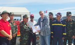 Video: Đoàn cứu hộ của Việt Nam trao tặng vật tư y tế, tiền mặt hỗ trợ Venezuela