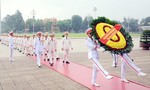 Đoàn đại biểu Bộ Công an vào Lăng viếng Chủ tịch Hồ Chí Minh nhân kỷ niệm 80 năm Ngày truyền thống ANND