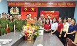 Lãnh đạo xã Bình Hưng chúc mừng Công an xã nhân kỷ niệm 80 năm Ngày truyền thống ANND