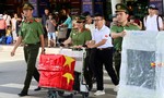 Công an TPHCM tiếp nhận di ảnh liệt sĩ phục dựng