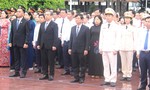 Đoàn đại biểu TPHCM dâng hoa, dâng hương tưởng niệm các Anh hùng liệt sĩ tại Nghĩa trang Liệt sĩ Bình Dương
