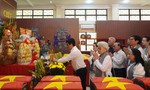 Video: Ban Tuyên giáo và Dân vận Thành ủy cùng văn nghệ sĩ dâng hương tại Công viên Lê Thị Riêng