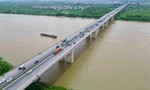 Truy tố đối tượng phê ma tuý, dùng băng dính quấn người yêu cho vào túi xách quẳng xuống sông