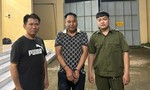 Tạm giữ đối tượng dùng kéo tấn công Công an rồi cố thủ trong nhà