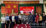 Phường Hạnh Thông tặng quà CBCS và gia đình chính sách tại Đặc khu Côn Đảo