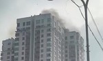 Cảnh sát PCCC TPHCM nhanh chóng hướng dẫn người thoát nạn và dập tắt đám cháy tại chung cư