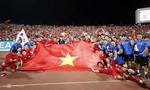 Video: Khoảnh khắc Chủ tịch FIFA Gianni Infantino trao cup vô địch cho đội tuyển Việt Nam