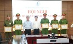 TPHCM: Khen thưởng đột xuất lực lượng tham gia triệt xóa tụ điểm ma túy tại ấp Bến Ván