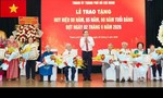 Bồi dưỡng, giáo dục đảng viên trẻ thấm nhuần và noi theo tấm gương của các thế hệ đảng viên đi trước