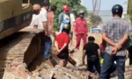 Tường sập đè hai người thương vong khi đang thi công cống thoát nước ở Mũi Né