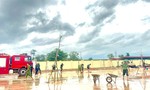 Tuổi trẻ Công an chung tay làm sạch ngôi trường mới nơi biên giới Gia Lai