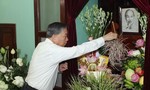 Tổng Bí thư, Chủ tịch nước Tô Lâm dâng hương tưởng niệm Chủ tịch Hồ Chí Minh