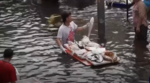 “Chợ nổi” nhóm họp trên đường phố Bangkok giữa dòng nước lũ