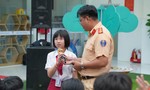 Đội CSGT Bình Triệu tuyên truyền pháp luật giao thông cho học sinh dịp đầu năm học mới