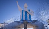 Argentina khánh thành tượng Messi nâng cup vàng cao 26 mét