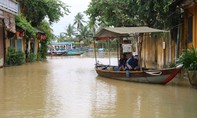 Quảng Nam: Mưa lớn sạt lở gây ách tắc cao tốc, ngập sâu nhiều nơi