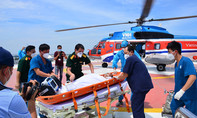 Trực thăng đưa ngư dân suy hô hấp nặng từ Trường Sa về đất liền điều trị