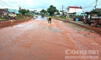 Thi công nâng cấp QL19 ì ạch, không đảm bảo an toàn khiến người dân khổ sở