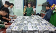 Phát hiện gần 300 gói bột nghi là ma túy dạt vào bờ biển Quảng Ngãi