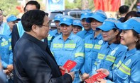 Thủ tướng thăm, tặng quà người lao động làm việc xuyên Tết