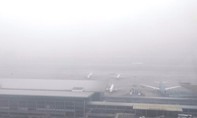 Sương mù dày đặc khiến nhiều chuyến bay bị ảnh hưởng