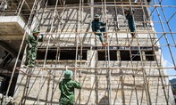 Lính thợ xây trường liên cấp trên đỉnh Trường Sơn