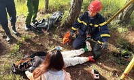 Cảnh sát PCCC-CNCH giải cứu nữ du khách nước ngoài rơi xuống hố sâu 20m