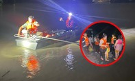 Video: Cảnh sát PCCC-CNCH 'tốc hành' cứu 12 người mắc kẹt do nước lũ trong đêm