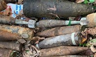 Người dân đào đất làm vườn phát hiện quả bom nặng 113kg