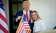 Ông Donald Trump vấp phản ứng khi nói Thủ tướng Ý “nài nỉ được chụp hình cùng”