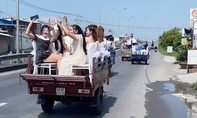 Xử phạt nhóm tài xế của đoàn xe 3 bánh chở nhiều người đưa dâu diễu phố